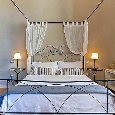 לינה וארוחת בוקר Di Piazza Del Duomo 4*